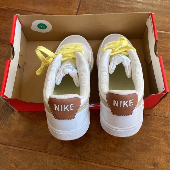 Brand New Nike US 10 EUR 44 Men’s Court Vision Low Canvas White Sesame Sneakers - Picture 2 of 16